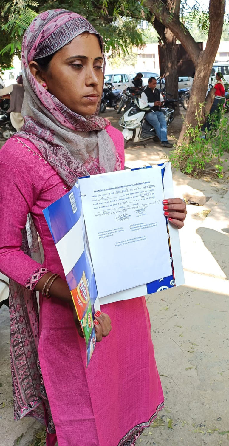 Unemployed young men and women reached Tehsil office to get their forms verified, got disappointed