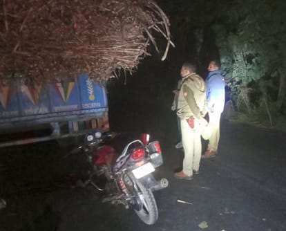 Bike rammed into sugarcane laden trolley, youth dies