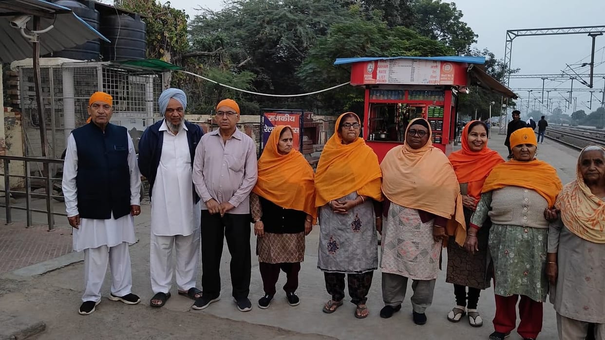 Group of 12 devotees leaves for Pakistan on Prakash Parv