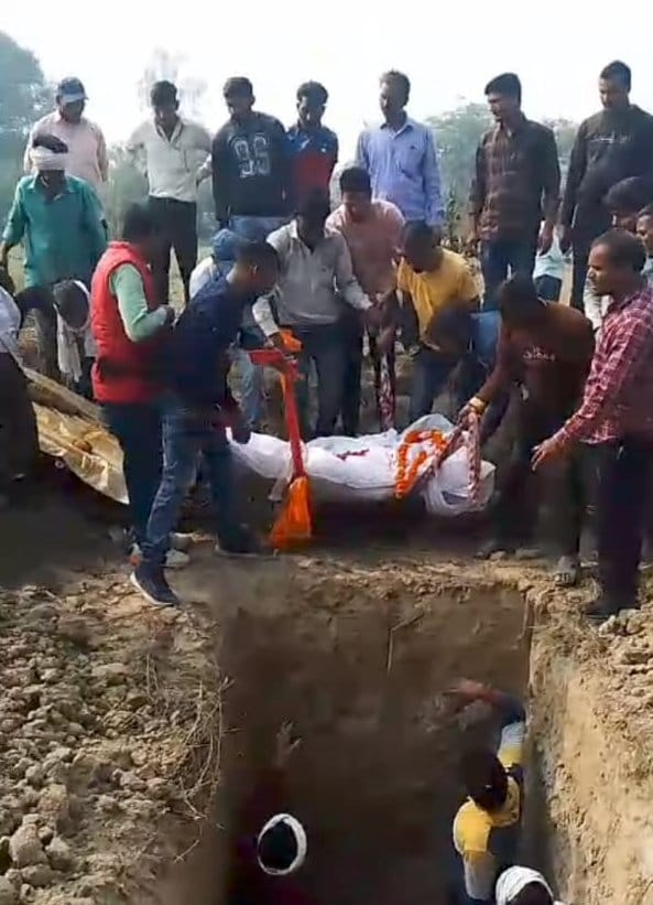 Grocery businessman's body cremated after 60 hours