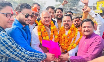BJP members welcomed the district in-charge on his first arrival