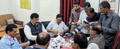 658 votes were cast in favor of restoration of the old pension scheme.