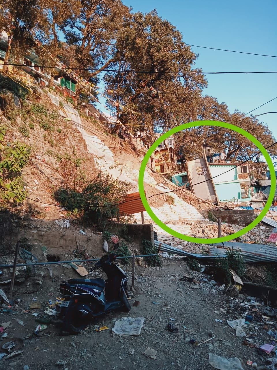 The house that collapsed two months ago will soon be demolished in Chartan Laj area.