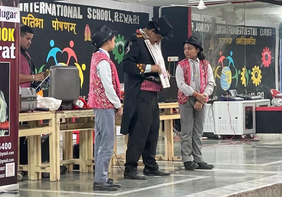 Children were astonished to see the magical trick