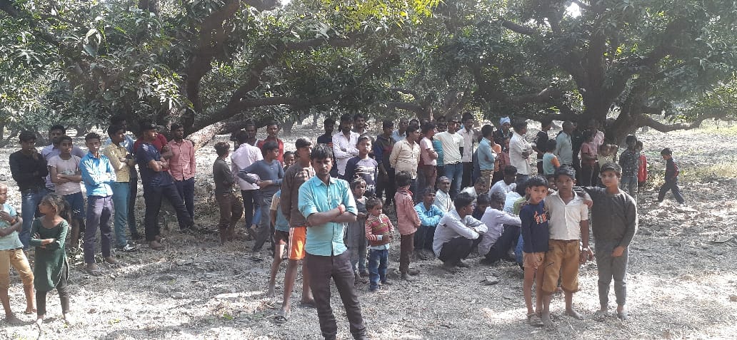 Dead body of a teenage girl found hanging in a mango orchard