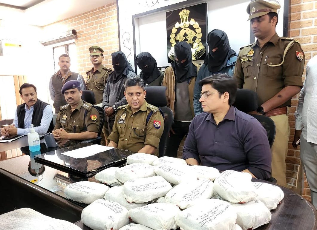 Four carriers arrested with 85 kg hashish brought from Nepal