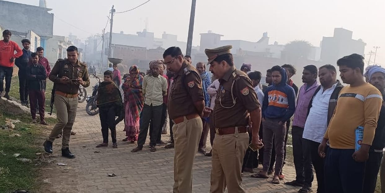 Dead body of a young man found lying on the roadside in Rudayan, accused of murder