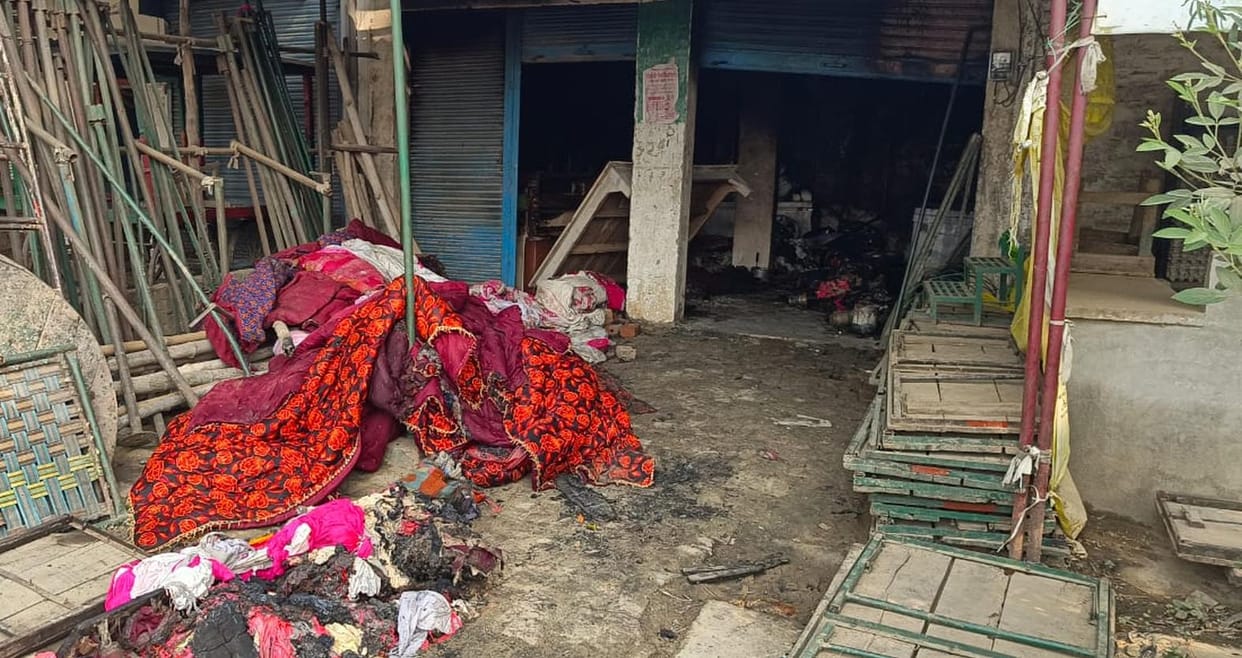 Fire in tent house, two youth burnt alive