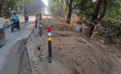 PWD forgot to put up work progress board, work remained closed for six days