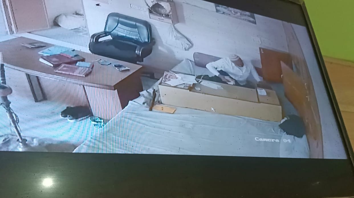 2.23 lakh rupees stolen by breaking the lock of the shop, case registered