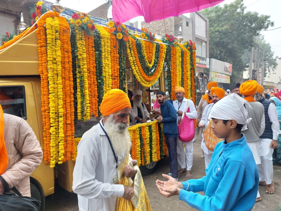 City Kirtan taken out with much fanfare across the city on the Prakash Utsav of Guru Nanak Devji
