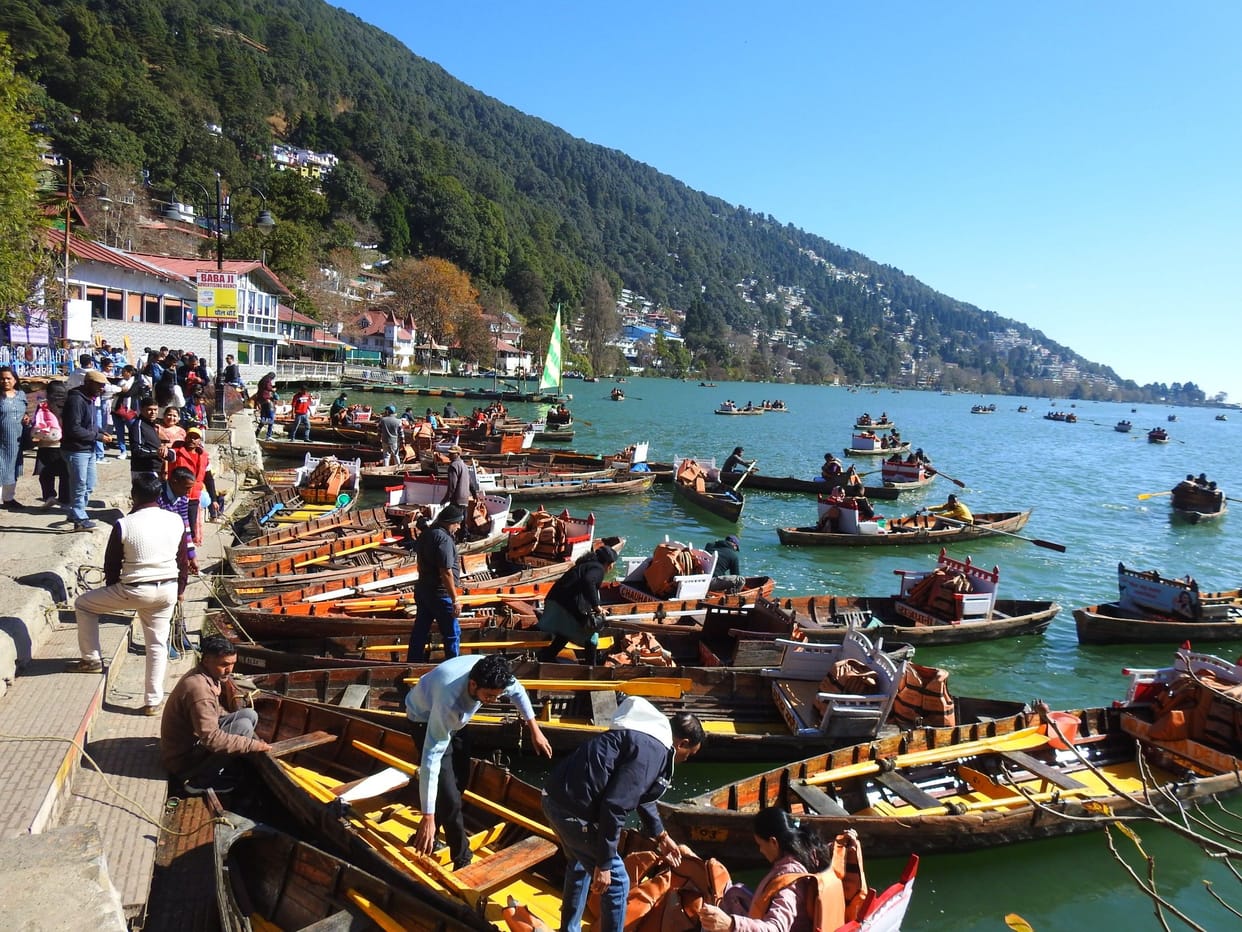 Hotels and parking lots packed in Nainital
