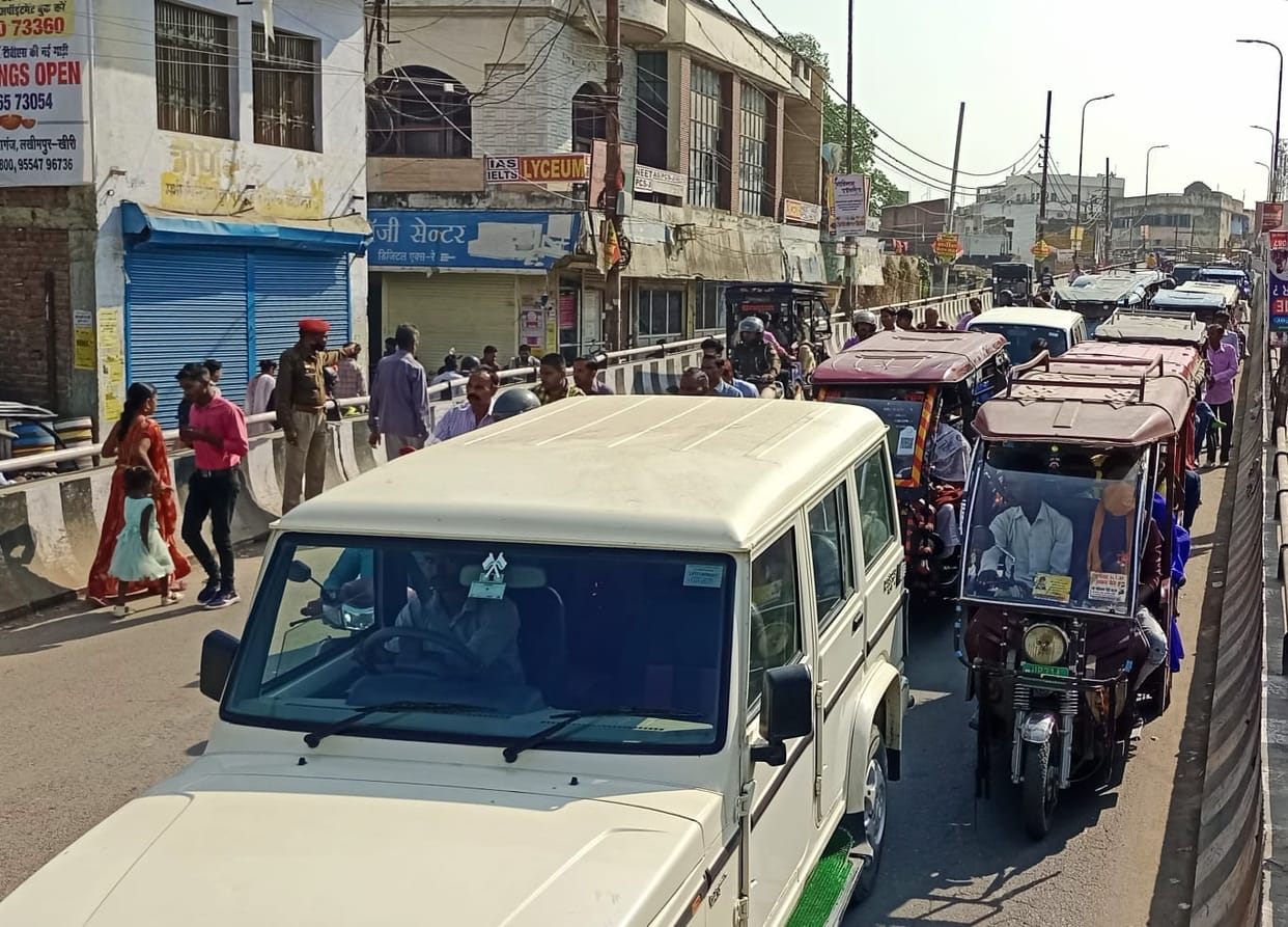 Diversion on single canal track... jam every ten minutes