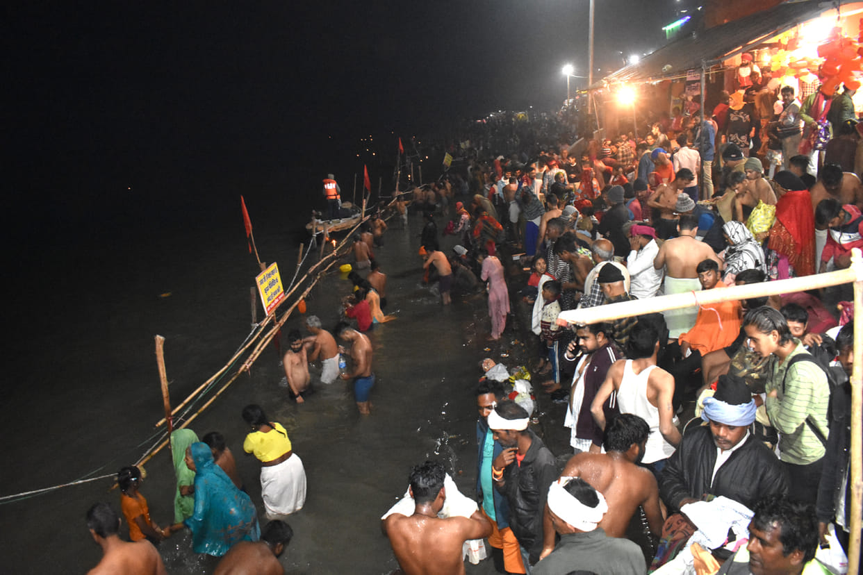 Four lakh devotees took bath in Ganga