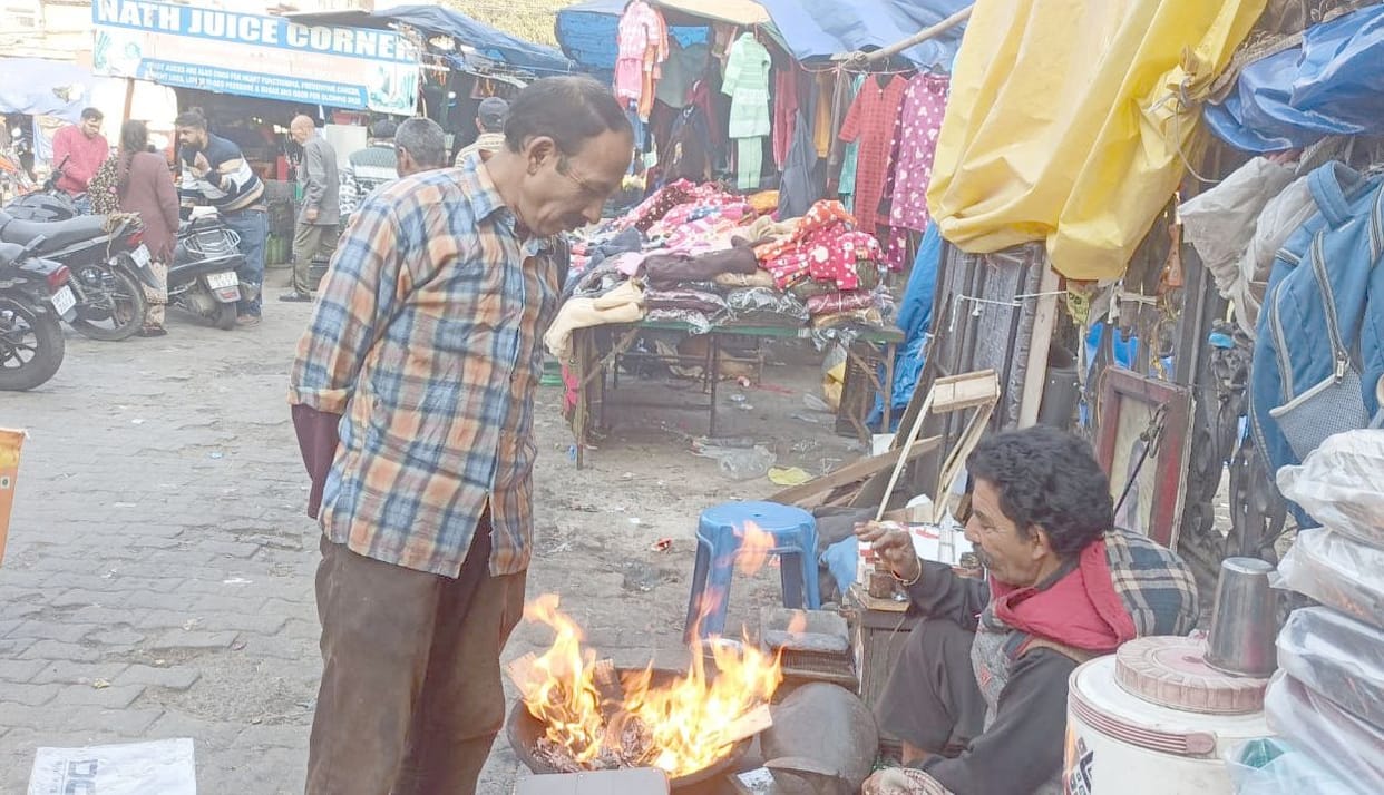 Snowfall on high peaks, cold increased due to light rain in lower areas