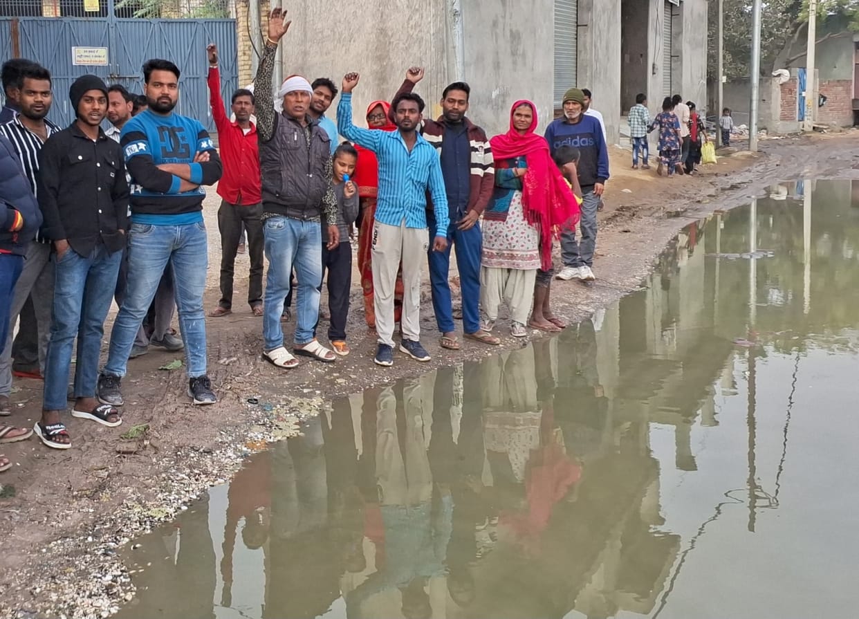 People angry over waterlogging, protested