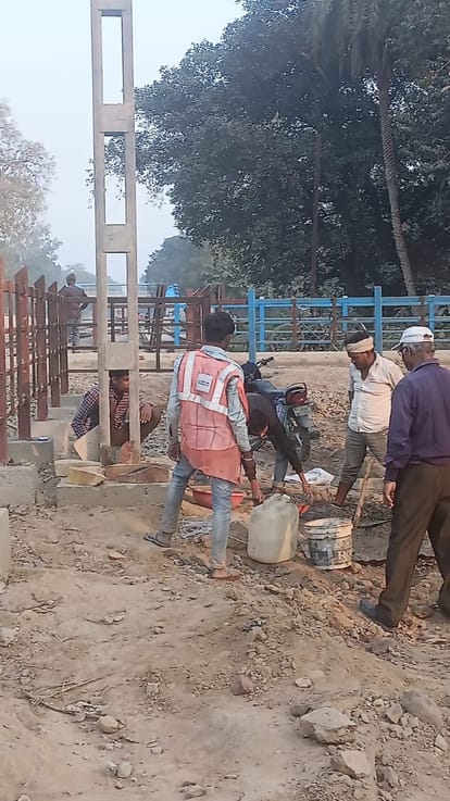 Railway workers are working in Mala forest under the fear of wildlife.