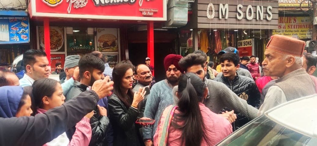 Accused ran away after looting money from a woman on Mall Road, caught
