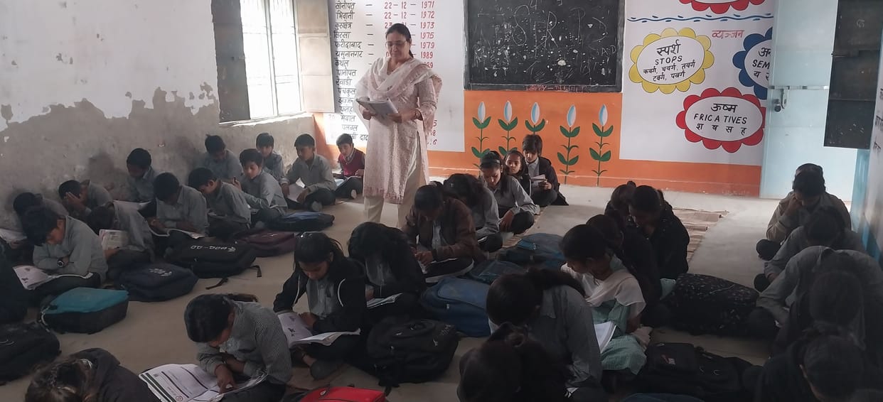 There is shortage of Guruji in the school, arrangement for teaching three classes together was made.