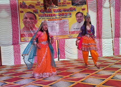 School children created a stir in the festival by dancing