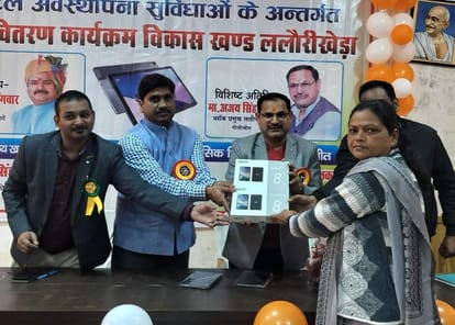 Tablets distributed to teachers