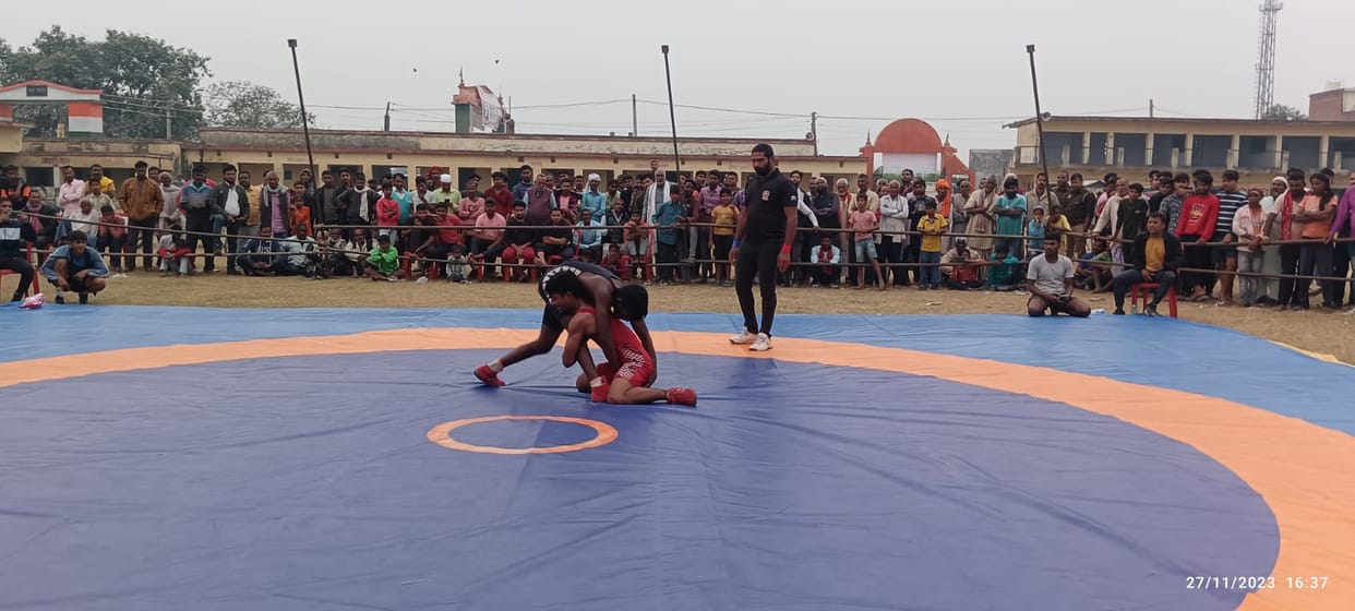 Wrestlers tried tricks on the mat