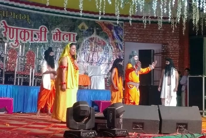 sawand theater group chandigarh present their programme in renuka mela last culture night