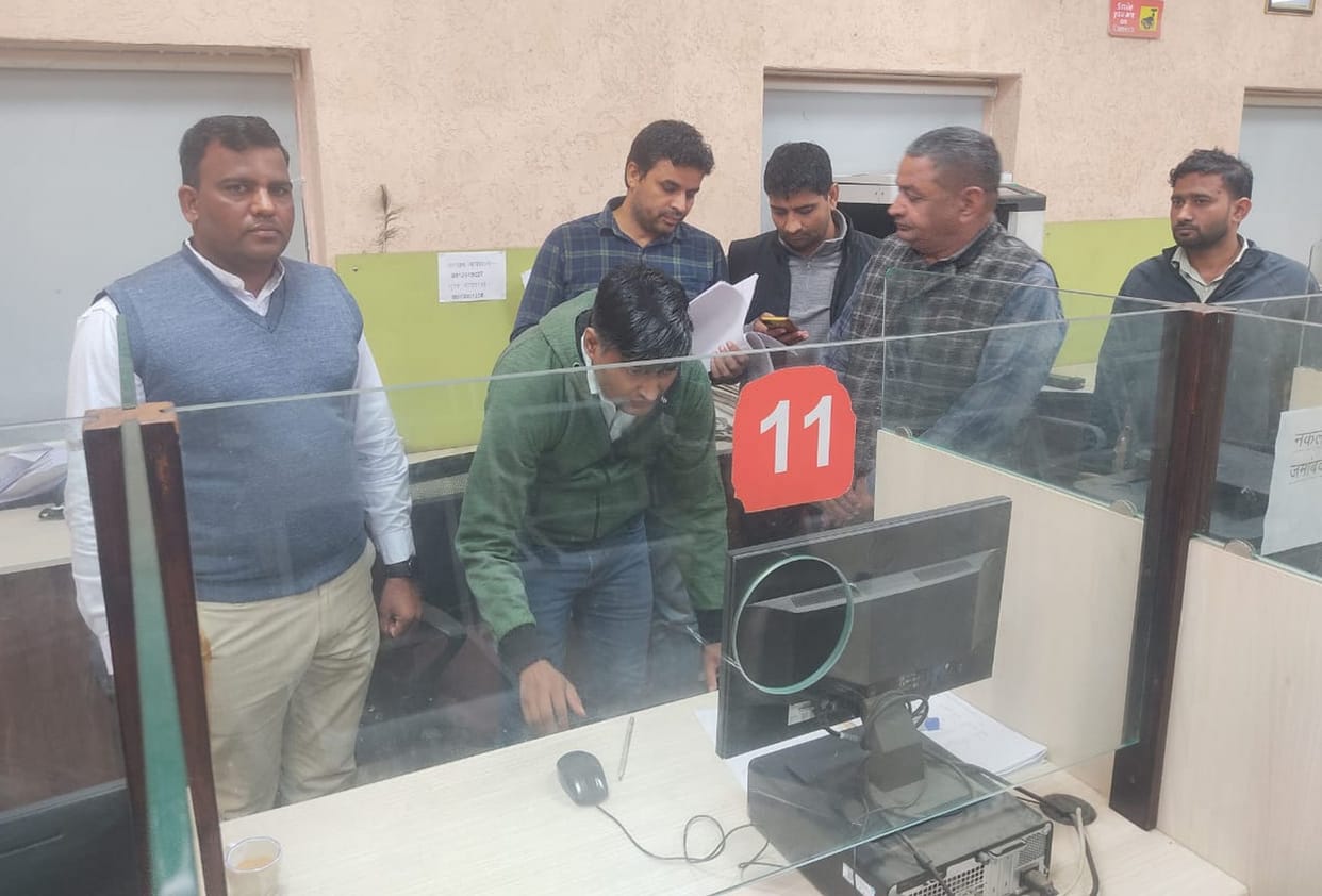 Chief Minister Flying Squad found flaws after checking the records of Tehsil office