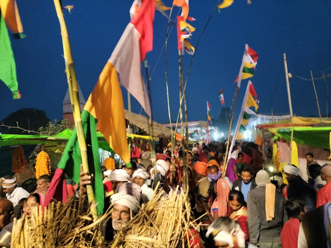 The praises of Nand Baba echoed amidst the colorful flags in Nandamhar Dham.