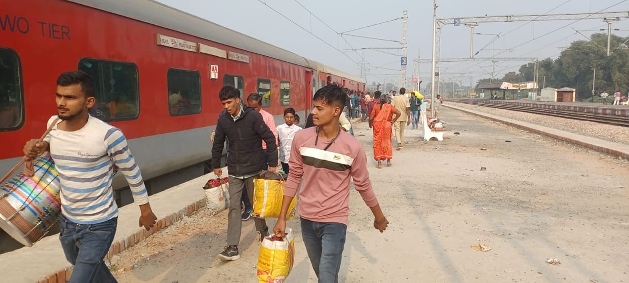 Confirmed tickets are not available in Delhi and Mumbai trains till 20th December.