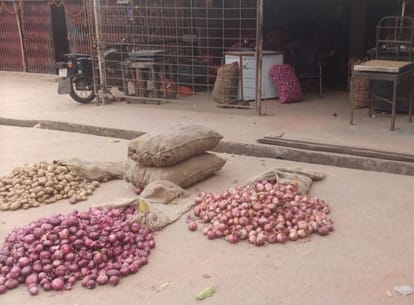 महेवा मंडी में बिकता प्याज