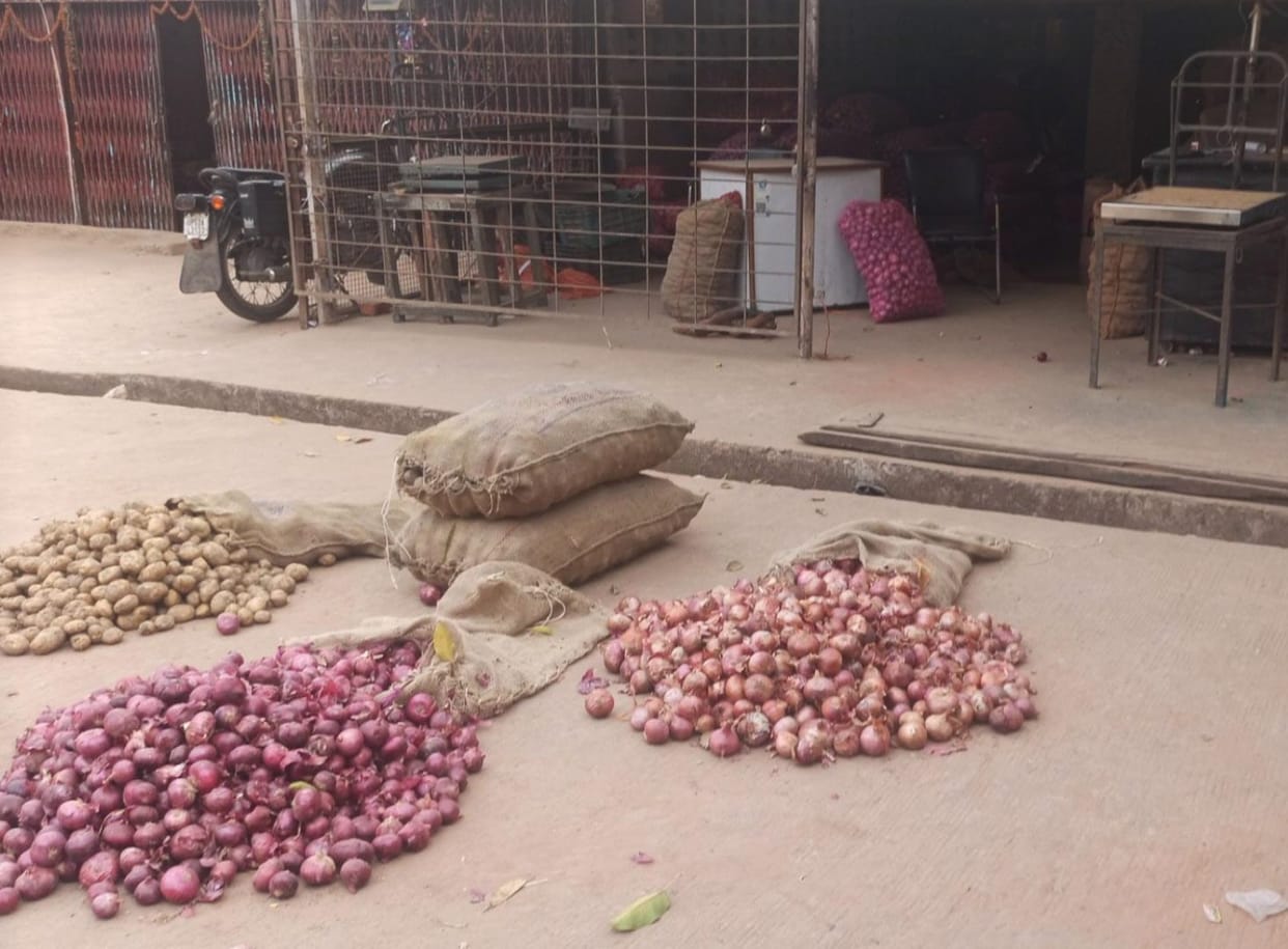 When it rained in Nashik, commission agents increased onion prices
