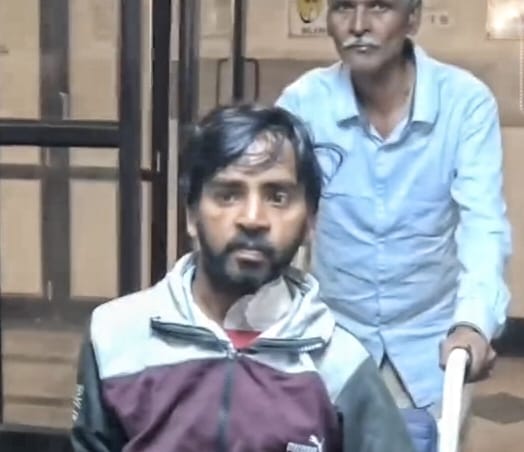E-rickshaw driver attacked with sharp weapon in broad daylight