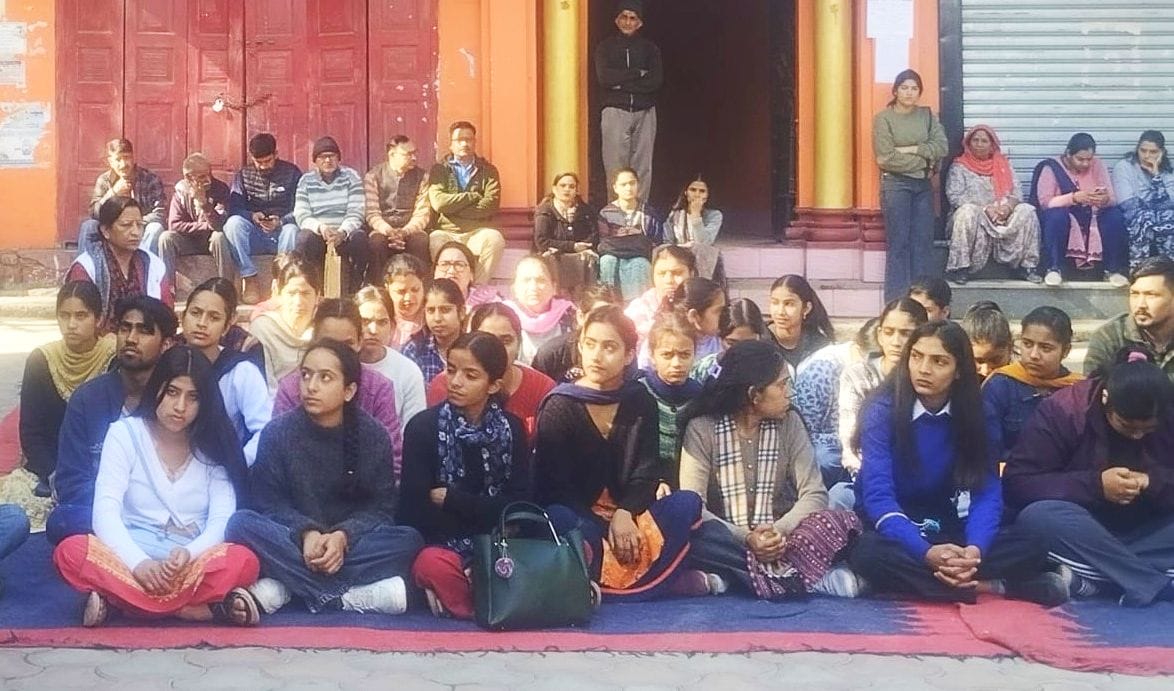 Market closed in protest against cancellation of recognition of Subathu College