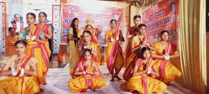 Sunderkand was recited, flowers were showered on the tableaus of Gods.