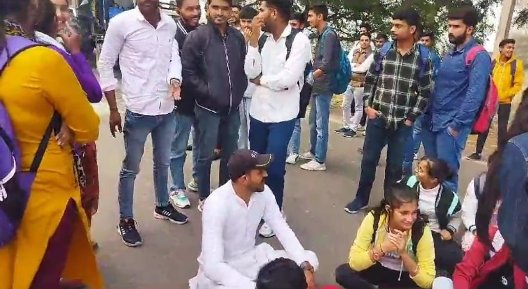 Students blocked the road in protest against bus not stopping