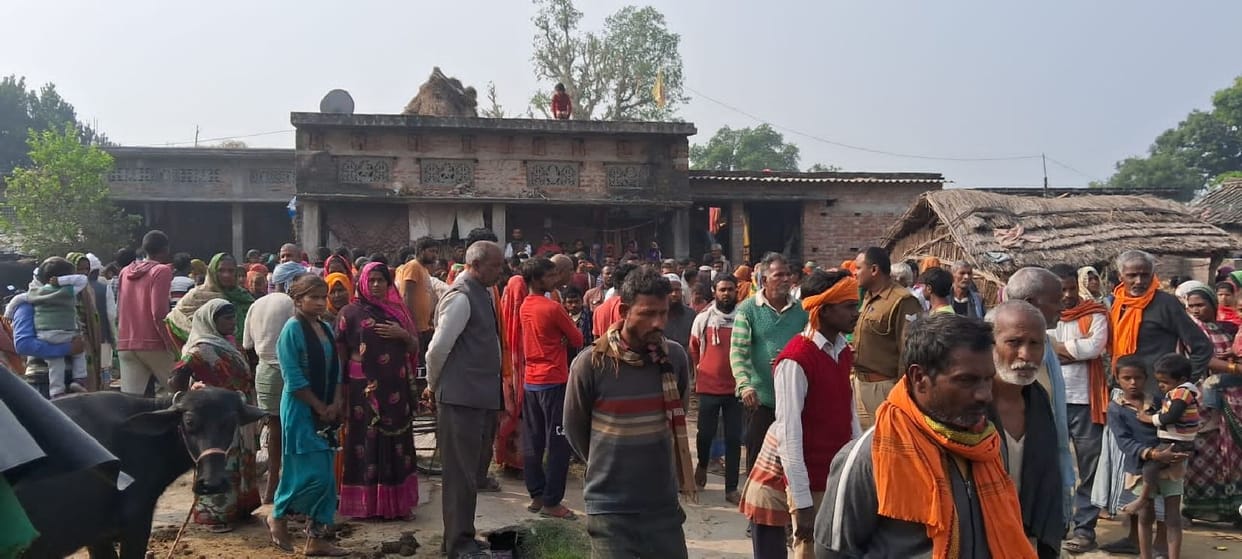 Accused of having an affair, married woman and young man hanged themselves