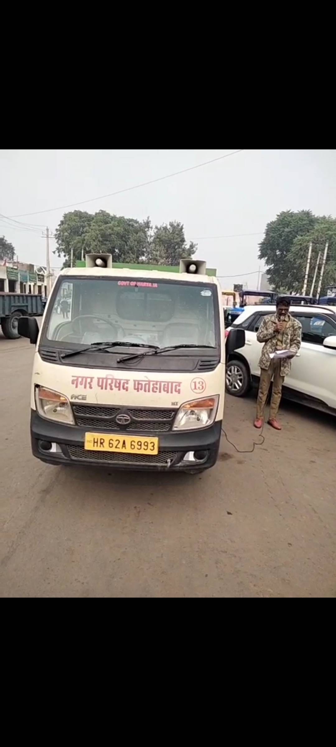 Municipal council could not get vacant shops bid in auto market, shopkeepers took possession