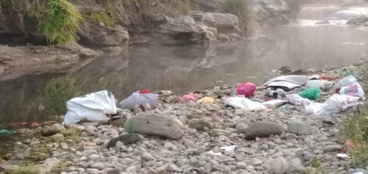 Garbage is piling up in Gasoti ravine, water is getting contaminated