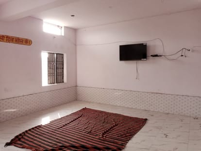 How is this a smart class... neither computer nor projector