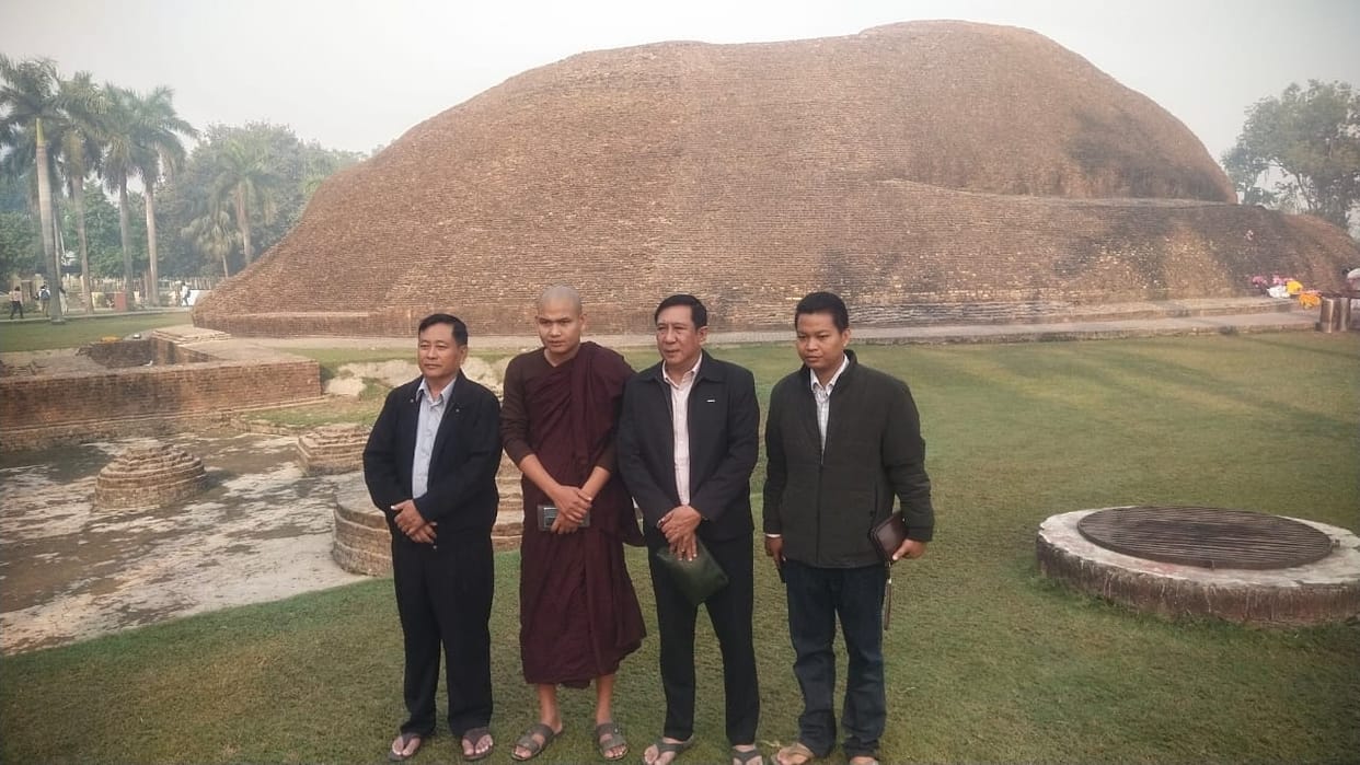 Myanmar minister offers robe to reclining statue of Mahatma Buddha