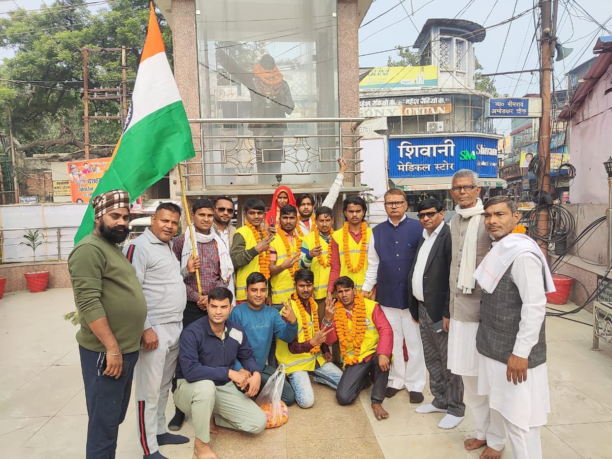 Rat miners workers welcomed on reaching Bulandshahr