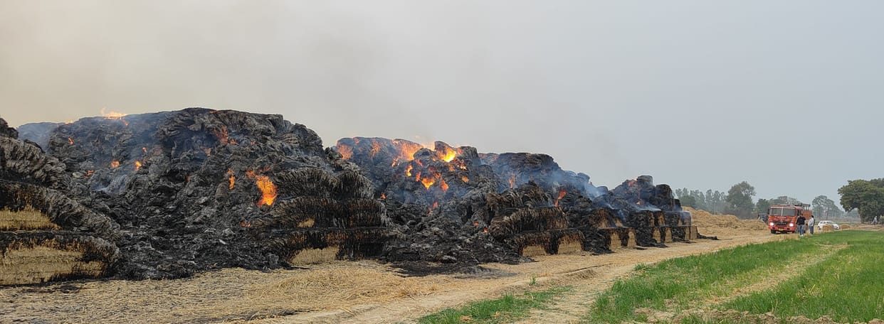 Fire broke out in straw bales kept in the store center