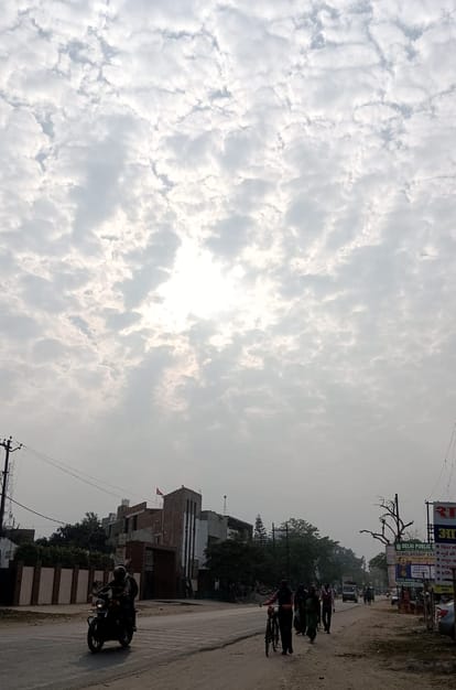 Clouds remain, cold increases due to wind