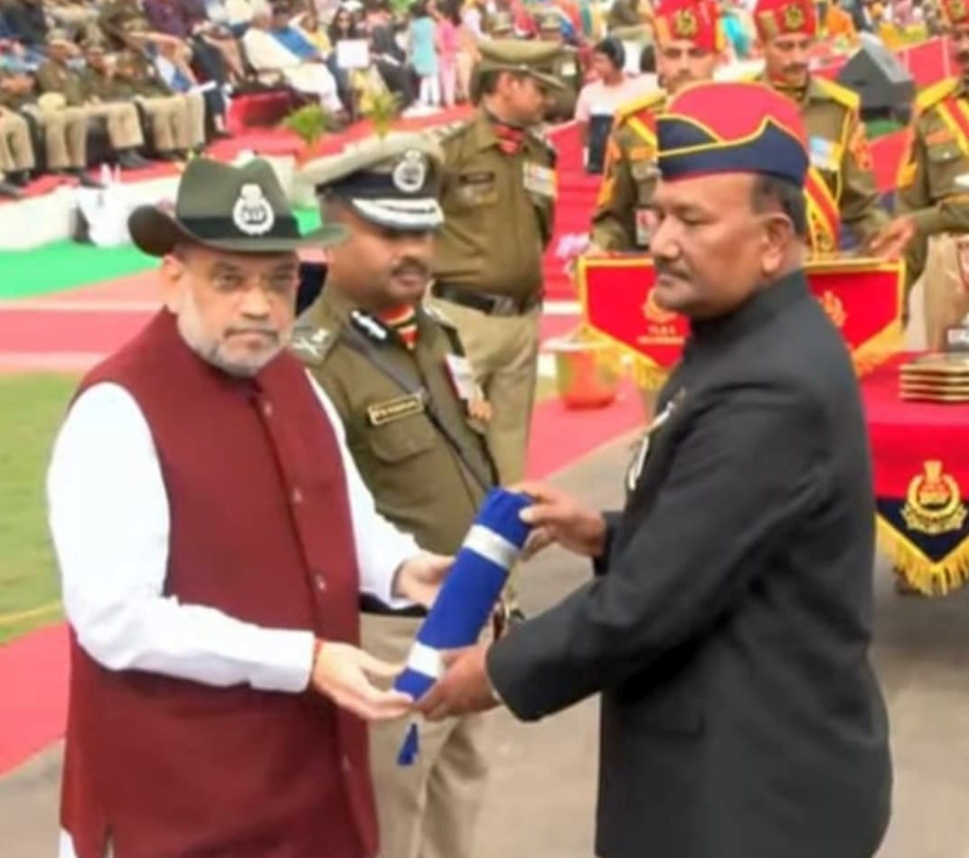 Former DIG BS Tolia received President's Medal