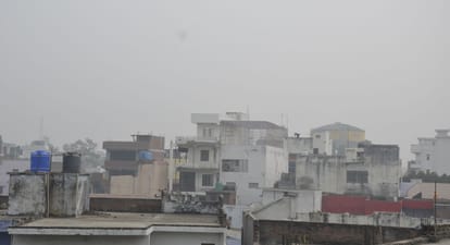 Clouds remained throughout the day, making sunshine ineffective, chances of drizzle