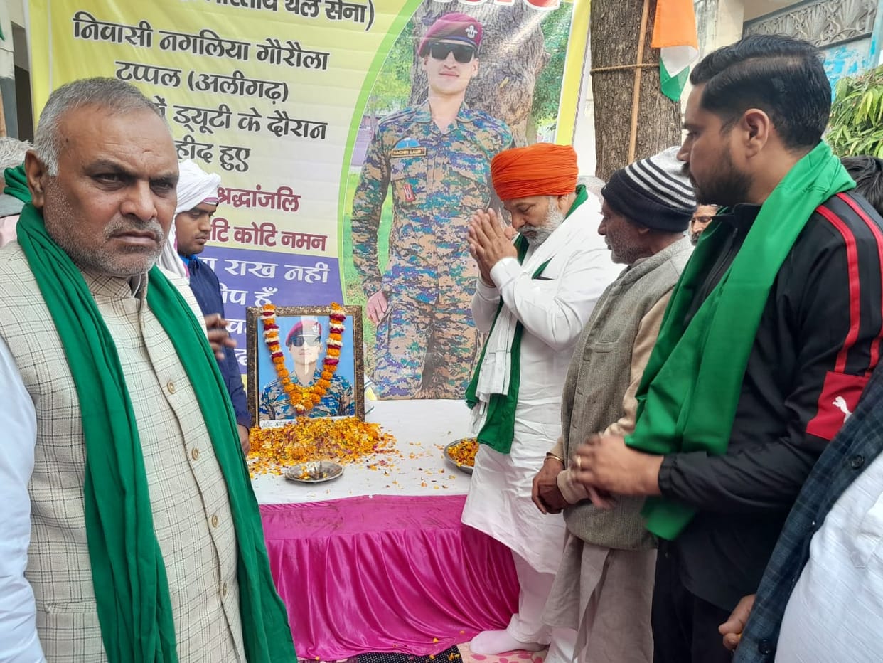 Rakesh Tikait expressed condolences at Sachin Laur's residence