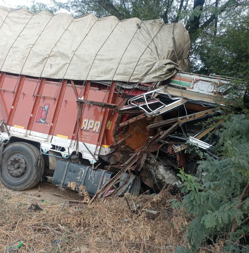Truck collides with tractor-trolley, one youth dead, two injured