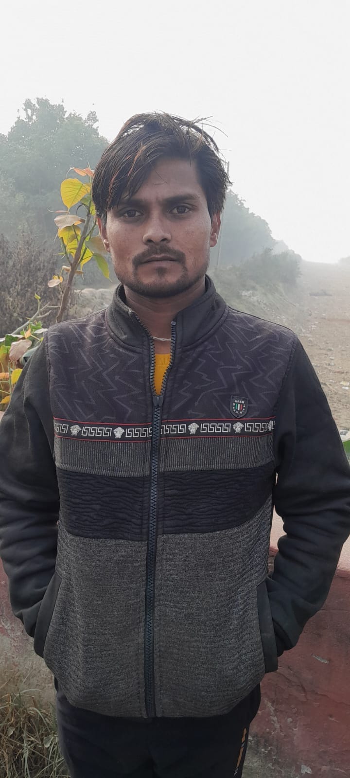 Bike riding miscreants looted cash and mobile from a young man