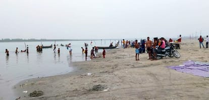 Along with the residents of Kalpa, now shopkeepers also made their way back from Kakoda fair.